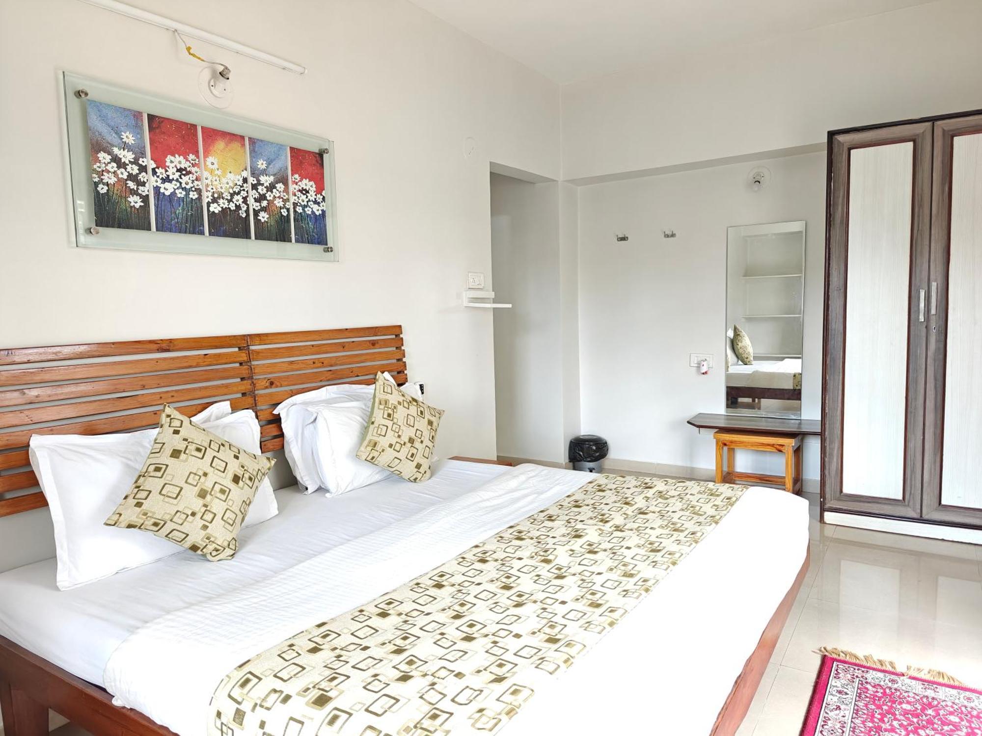 Chandralok Service Apartments Kolhapur Ngoại thất bức ảnh